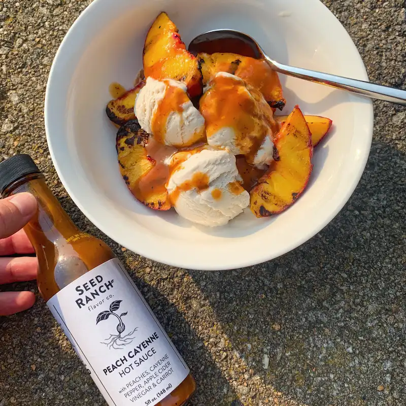 Sauce Seed Ranch Peach Cayenne à la pêche, cayenne et oignon grillé